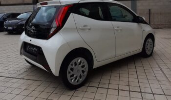 TOYOTA AYGO 1.0i VVT X-BUSINESS pieno