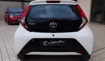 TOYOTA AYGO 1.0i VVT X-BUSINESS pieno