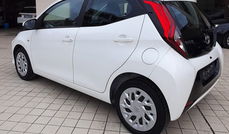 TOYOTA AYGO 1.0i VVT X-BUSINESS pieno